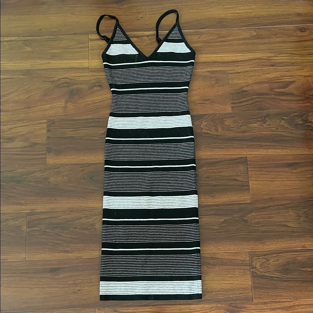 Guess Black & White Striped V-Neck sweater Midi Dress